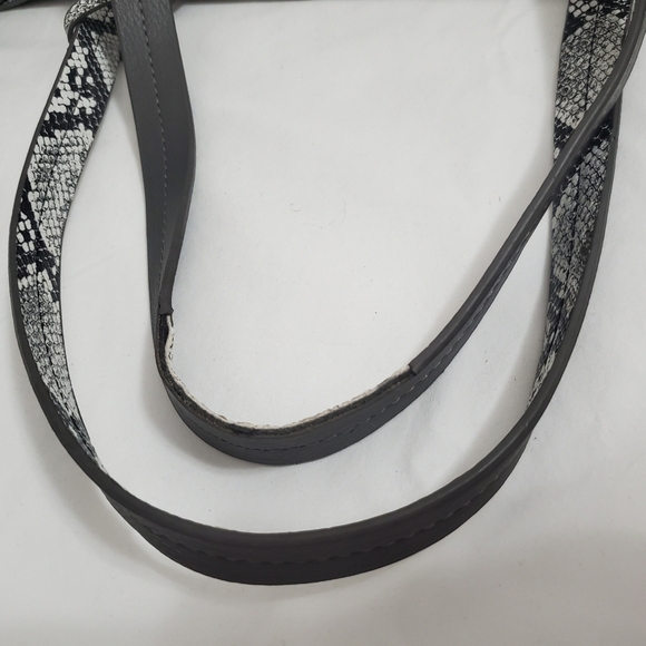 Vegan Leather & Faux Snake Skin Reversible Tote and Wristlet/Wallet - Picture 8 of 12